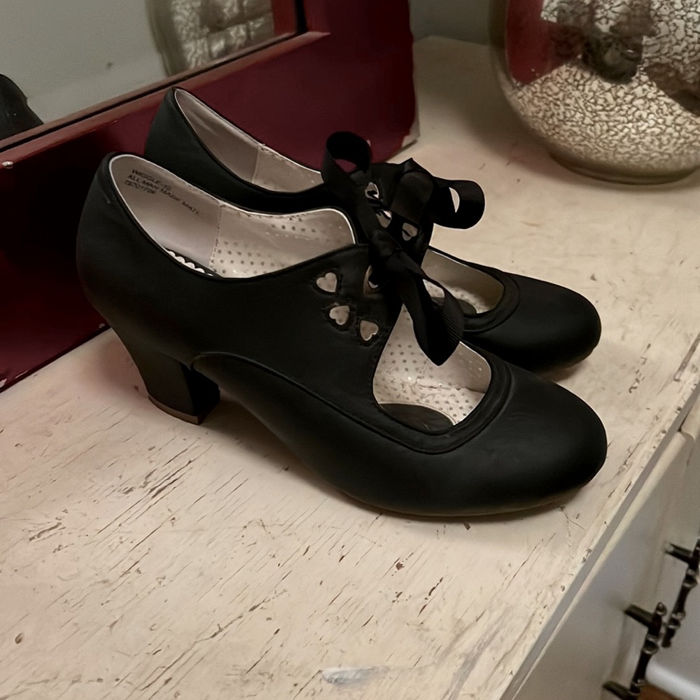 Pin Up Couture Ribbon Tied Mary Jane Heels
